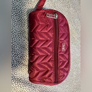 Lug organizer clutch